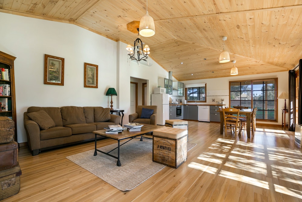 Lawn Cottage photo 1