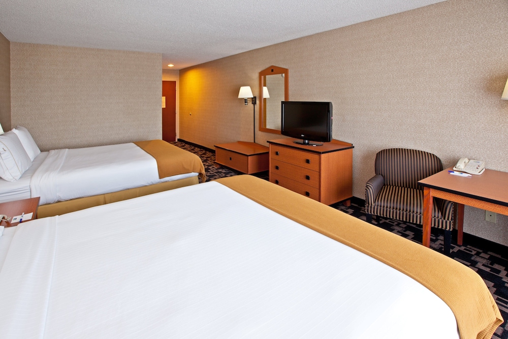 Standard Room, 2 Queen Beds (Walk-In Shower) - Photo 4