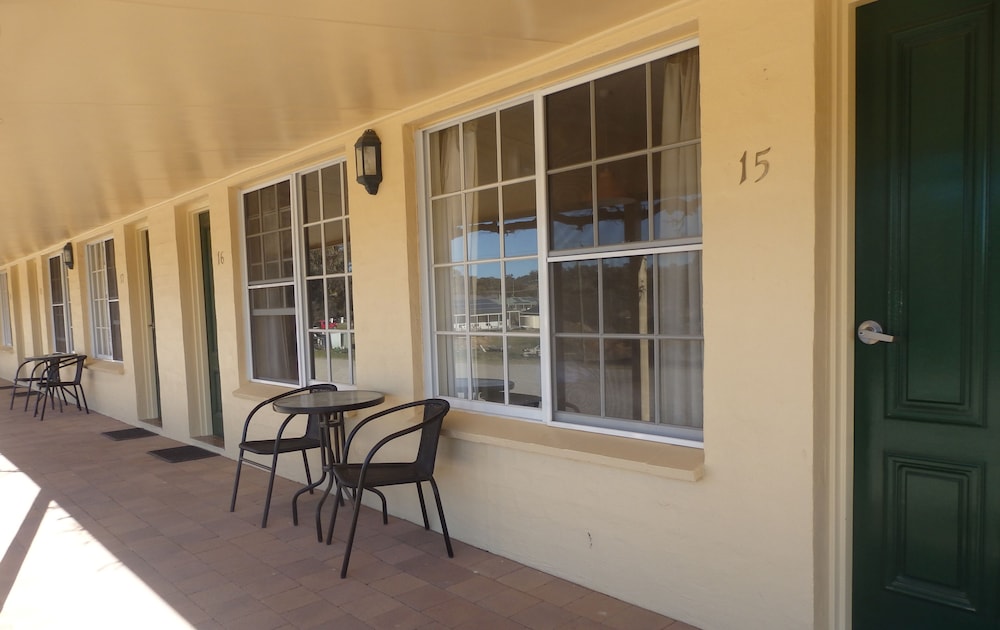 Family Room - Photo 2