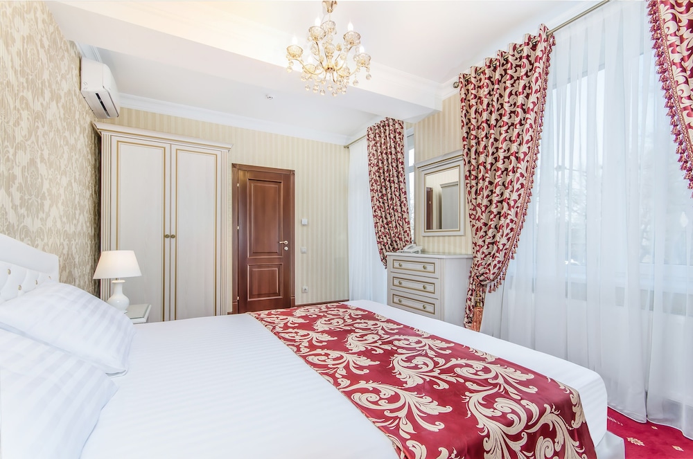 Suite, Balcony, Park View photo 2