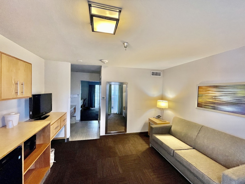 Superior Suite, 1 King Bed (Smoke Free) - Photo 2