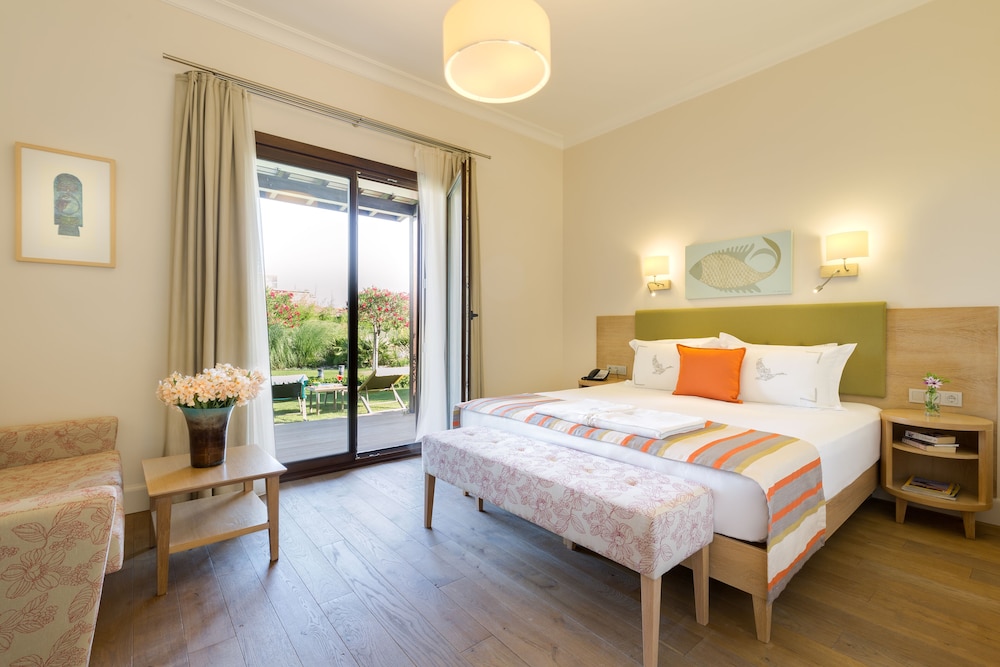 Deluxe Double Room, Garden View photo 2