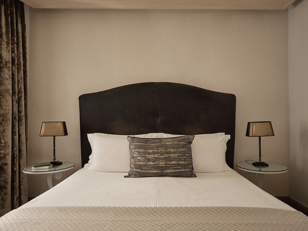 Executive Suite - Photo 9