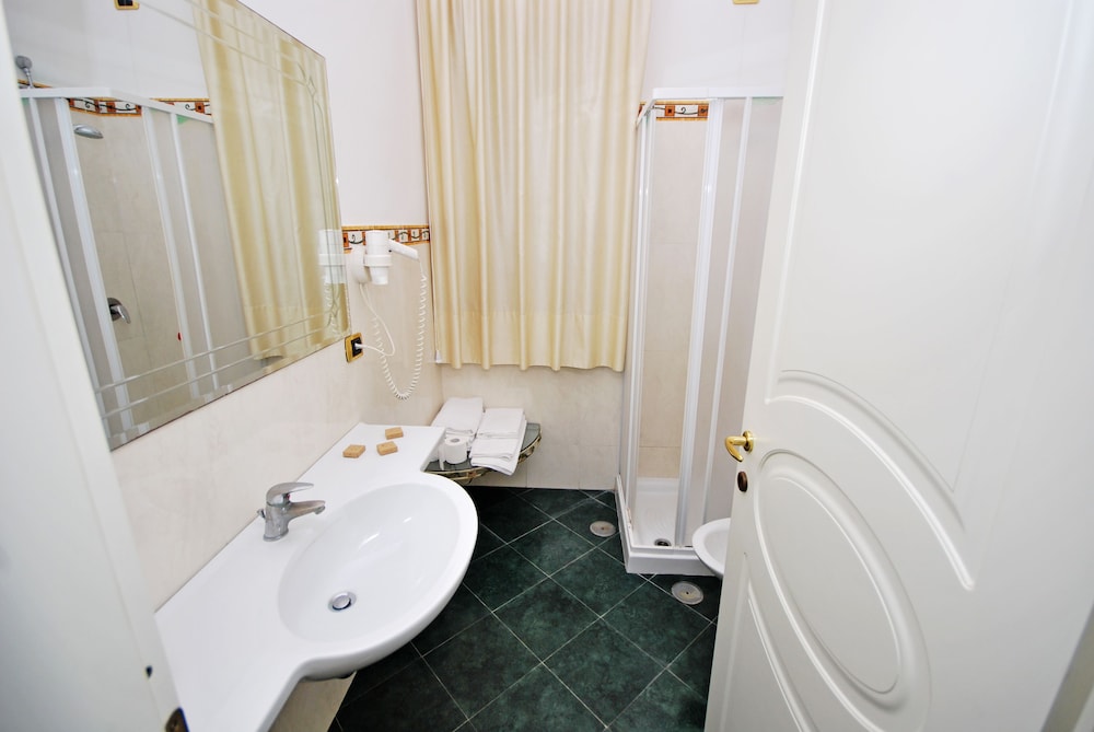 Superior Triple Room photo 2