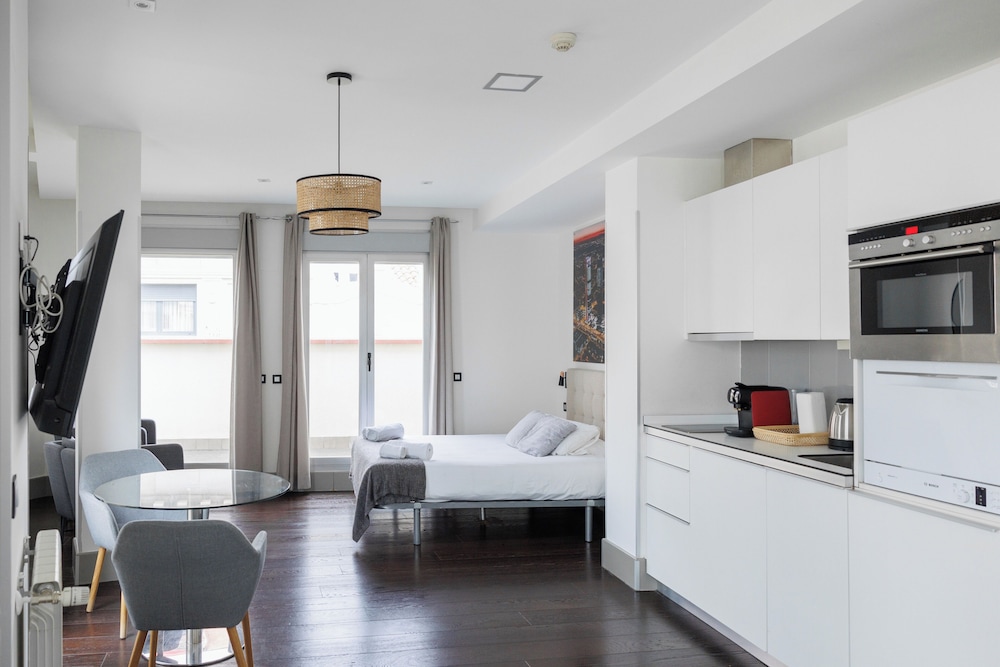 Deluxe Studio Suite, City View