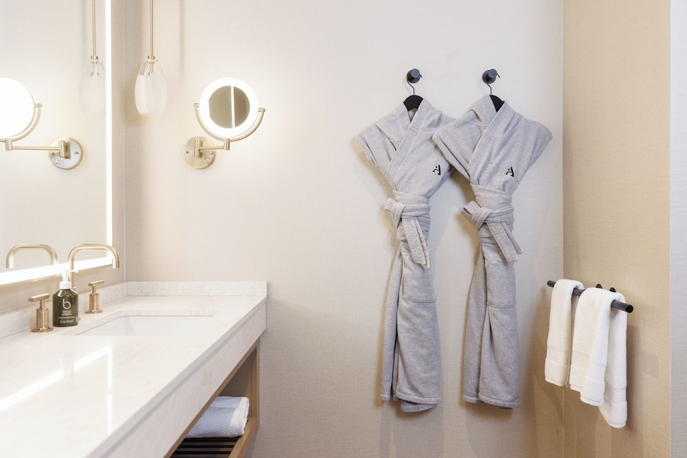 Black Diamond Floor, Executive Suite, 1 King Bed, Non Smoking, Business Lounge Access - Photo 8