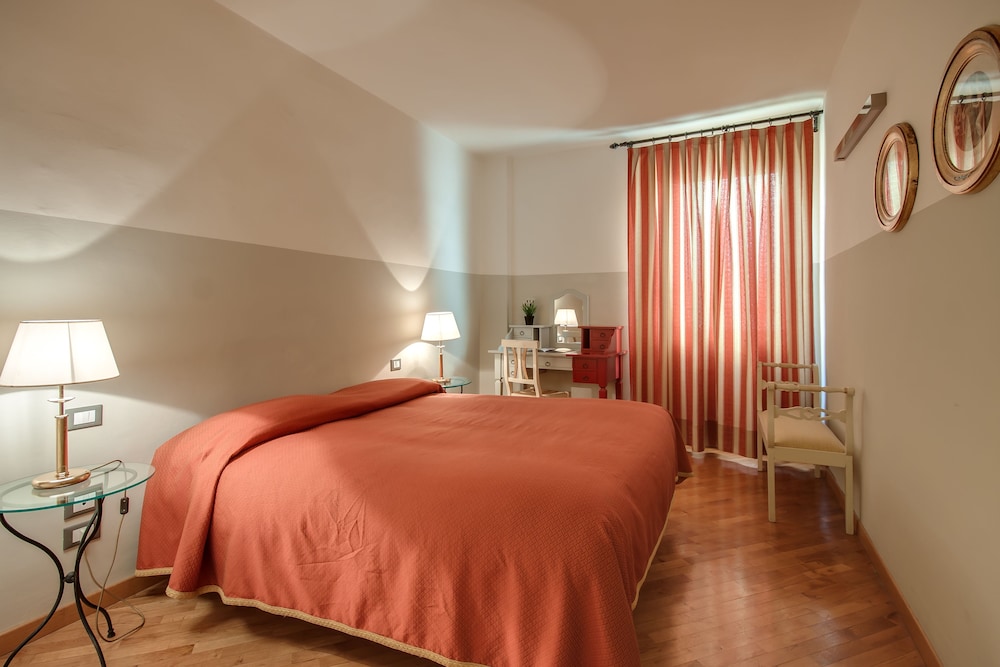 Penthouse, 2 Bedrooms, City View (Rosso, Via della condotta 16) photo 1