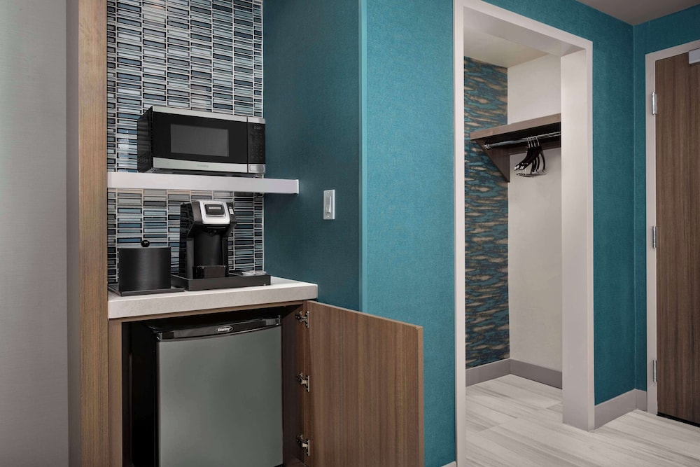 Room, 2 Queen Beds, Accessible (Roll-In Shower) - Photo 2