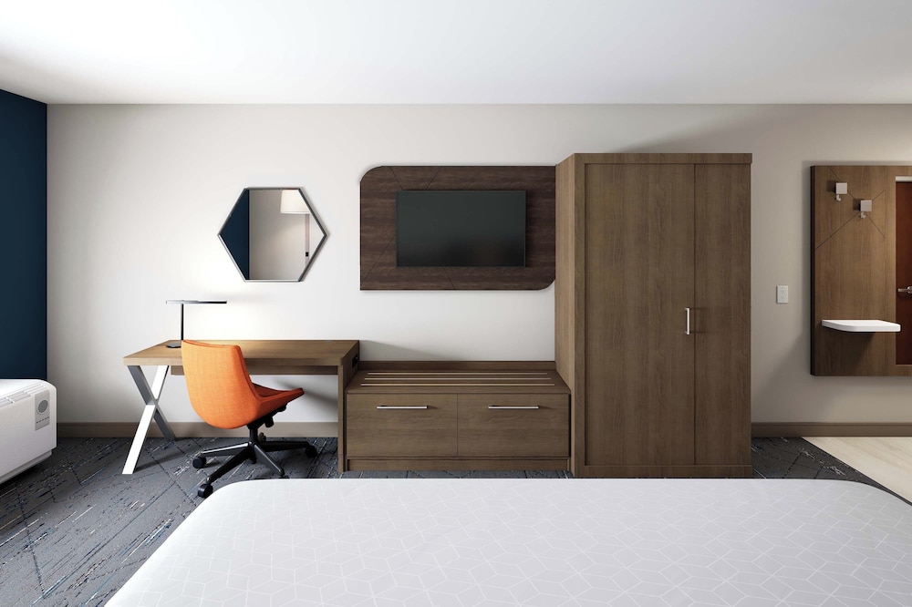 Room, 2 Queen Beds, Roll-in Shower (Communications, Mobility) - Photo 1