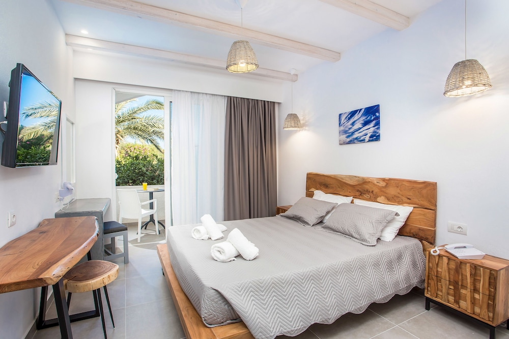 Superior Double Room, 1 King Bed, Garden View