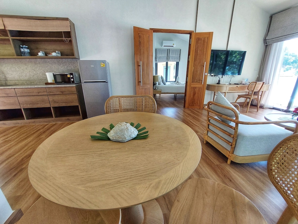 Villa, Beachfront - Photo 3