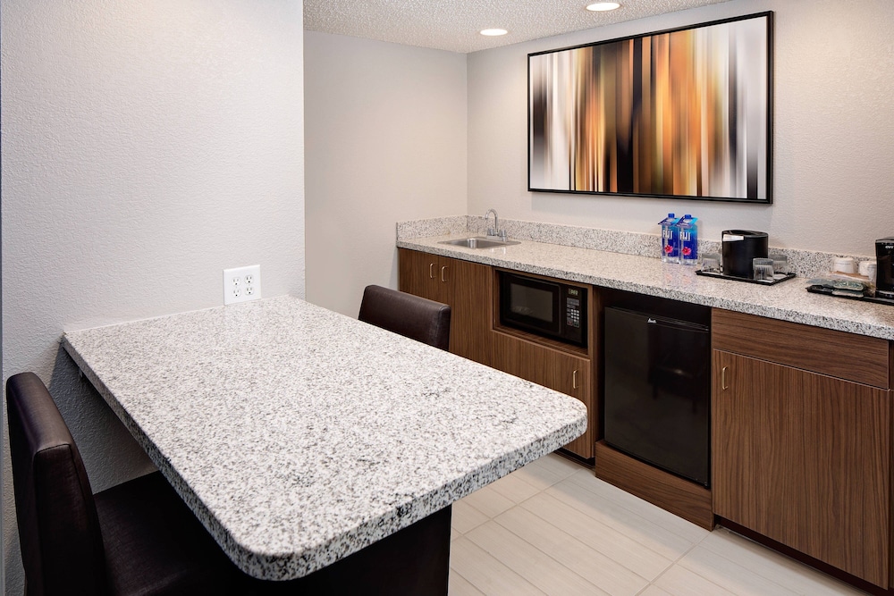 Suite, 1 Bedroom - Photo 5