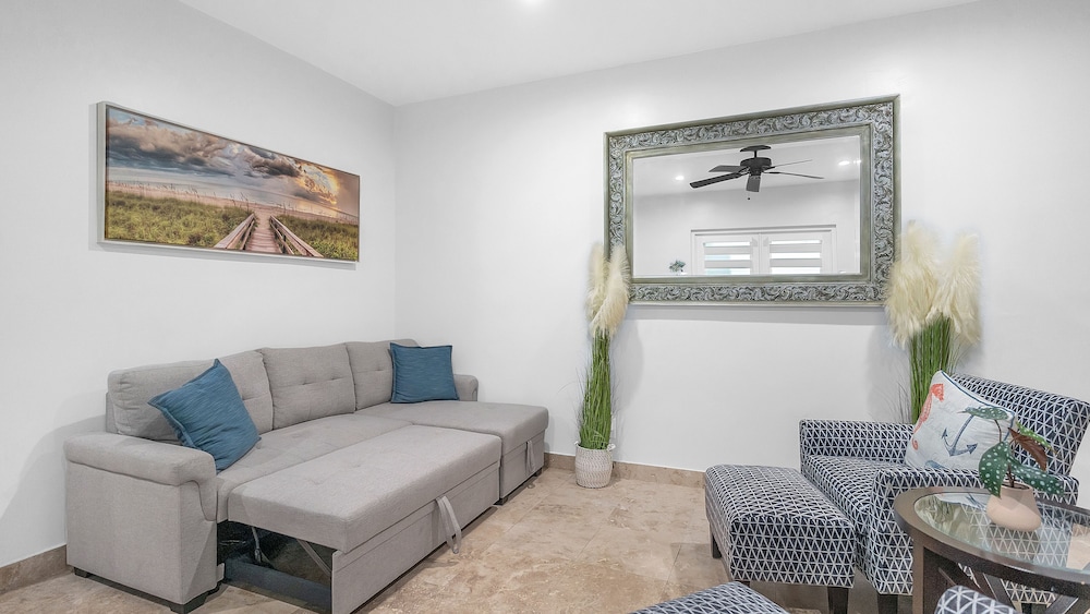 3 - Deluxe Queen One Bedroom Suite w/ Full Couch Bed photo 2