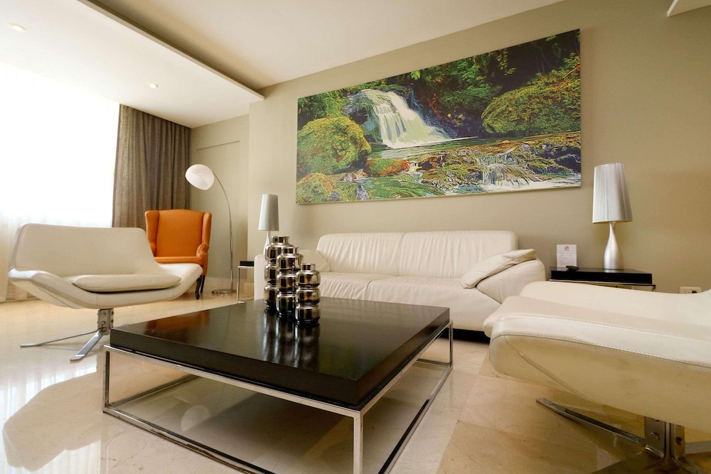 1 King Bed, 1 Bedroom Suite - Photo 1