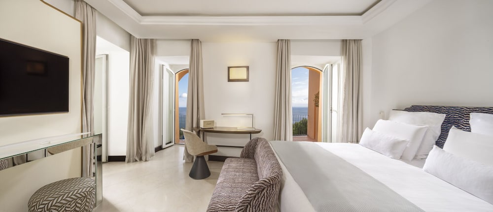 Master Deluxe Room