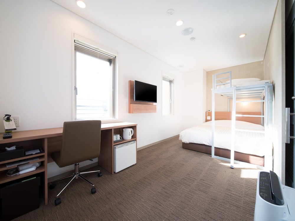 Economy Twin Room, Non Smoking - Photo 5