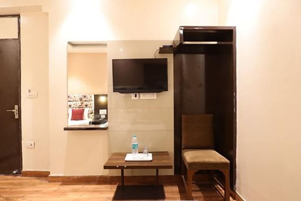 Family Room - Photo 3