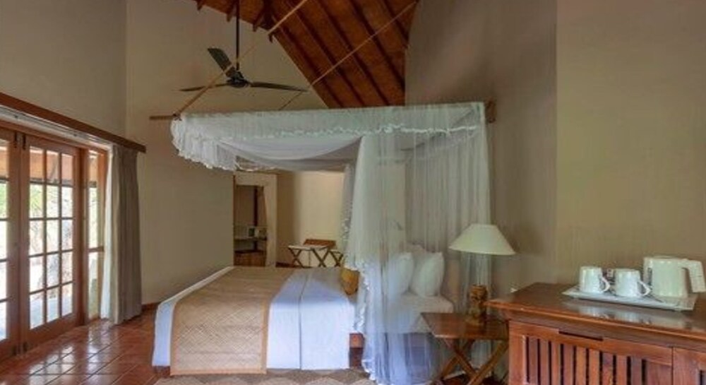 Jungle Chalet King photo 3