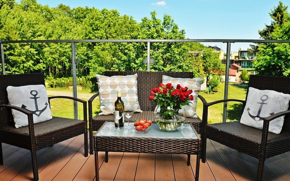 Deluxe Apartment, 1 Bedroom, Pool Access, Park View (B101) photo 2