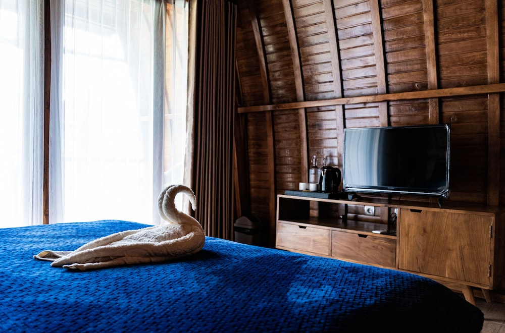 Superior Cabin, 1 Queen Bed, Non Smoking, Mountain View