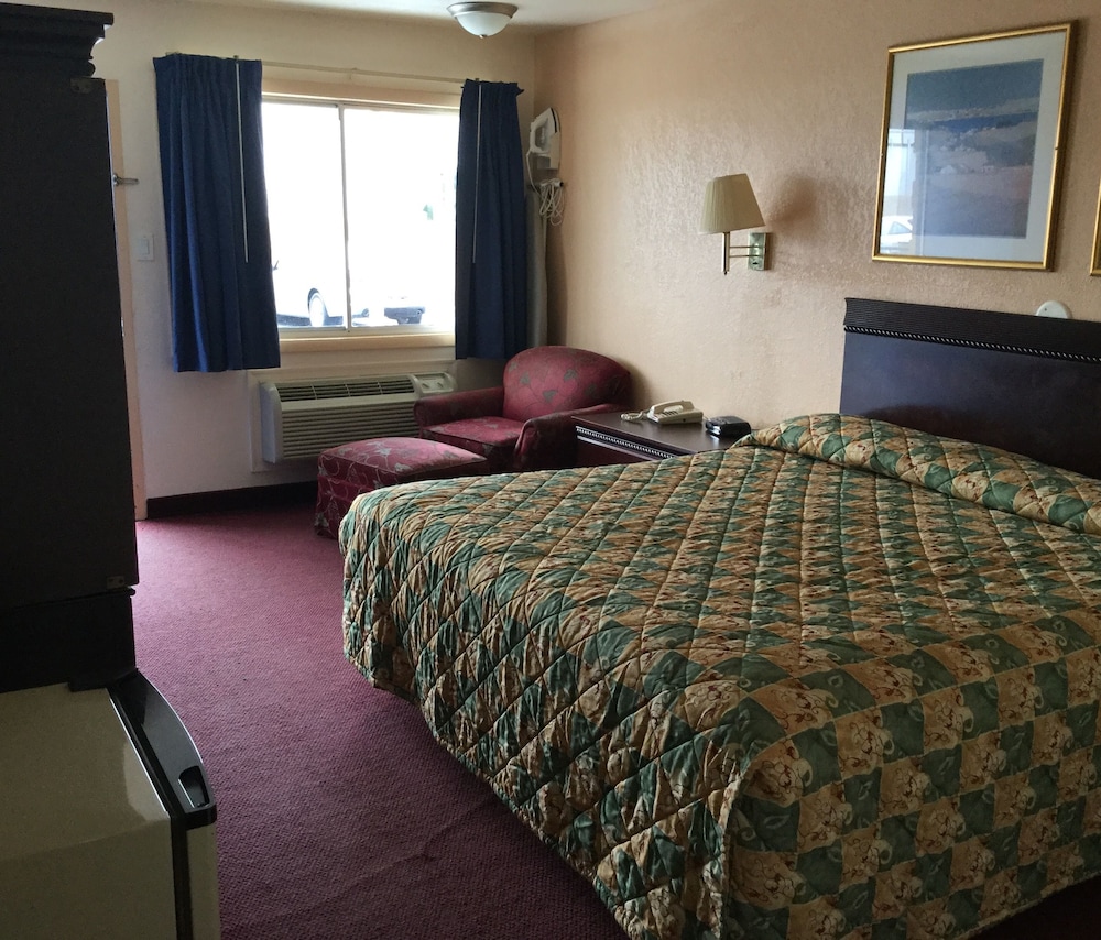 Standard Room, 1 King Bed, Non Smoking photo 1