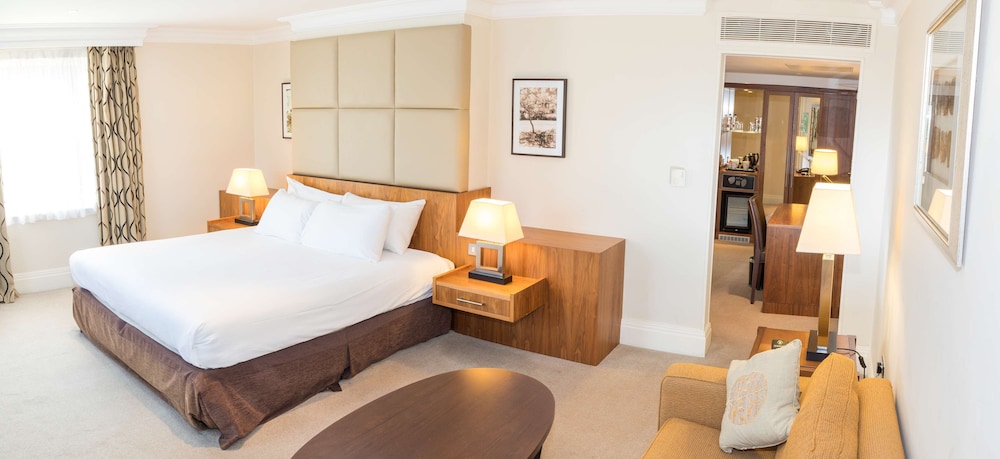 Suite, 1 King Bed, Non Smoking, Bathtub (Walk-in Shower;with Sofabed) photo 2