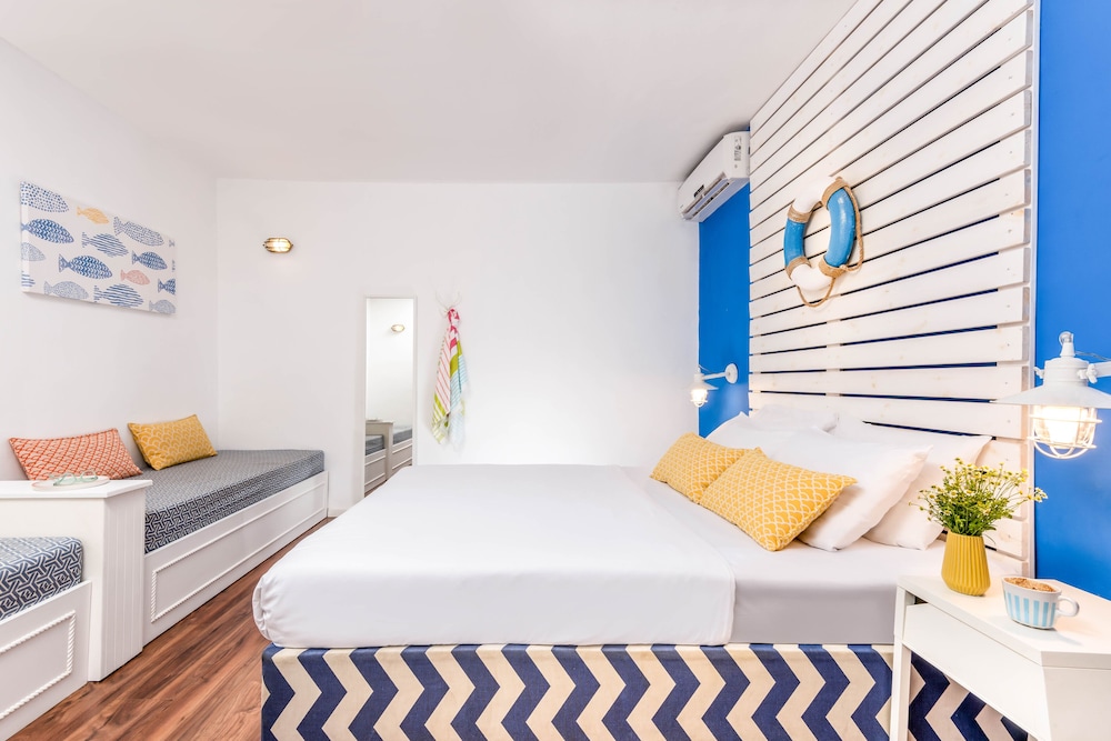 Family Studio - Photo 1