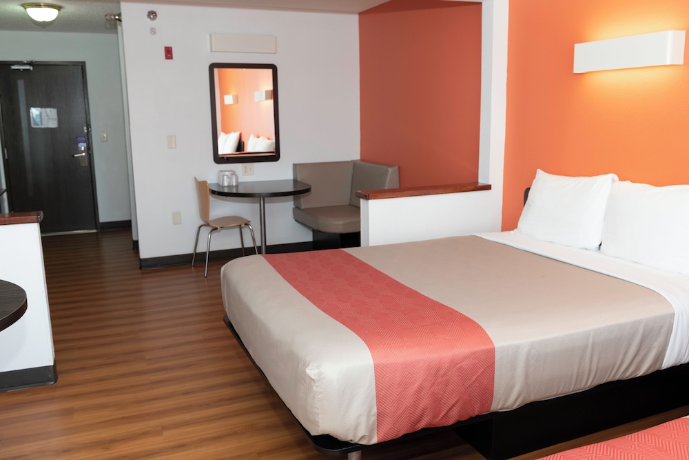 Superior Single Room, 2 Queen Beds, Non Smoking photo 2