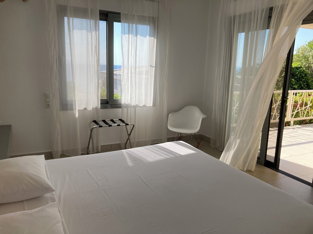 Suite, 1 Bedroom, Partial Sea View photo 2