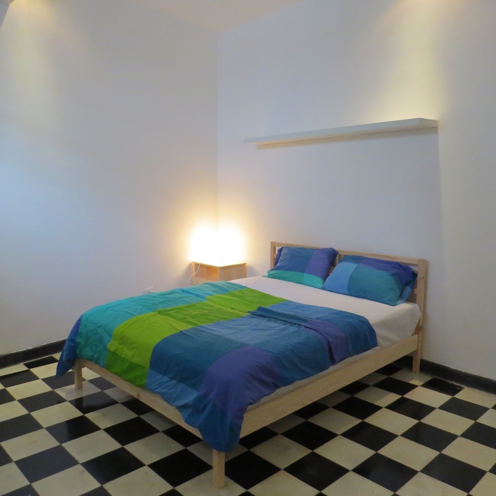 Private Room Queen Bed Private Bath