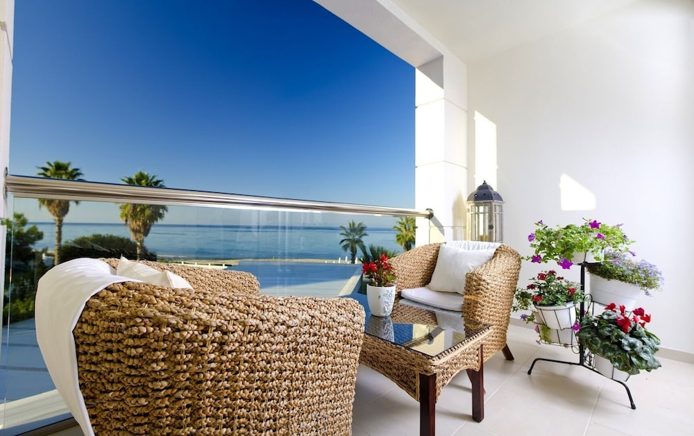 Deluxe Suite, Sea View photo 2