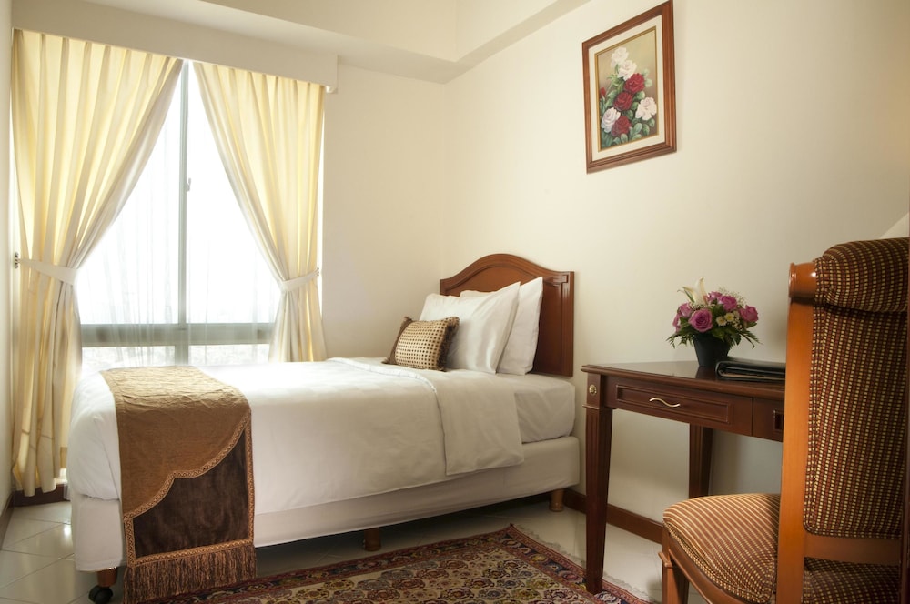 Suite, 2 Bedrooms (1 King & 1 Single Bed) - Photo 2