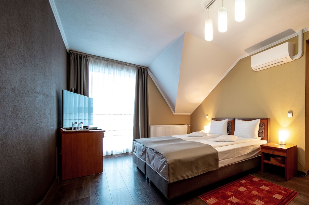 Double Room, 1 Queen Bed photo 1
