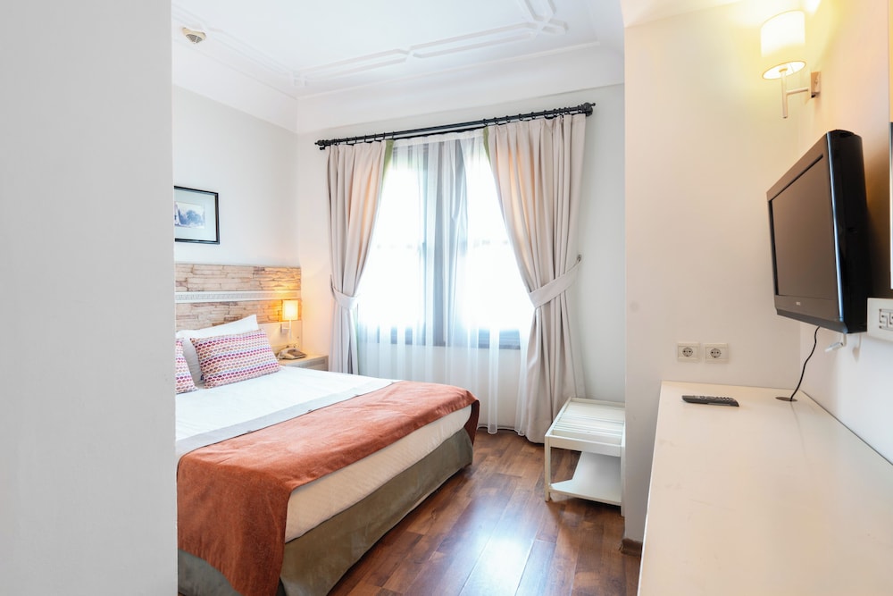 Standard Room, 1 Double or 2 Twin Beds - Photo 12