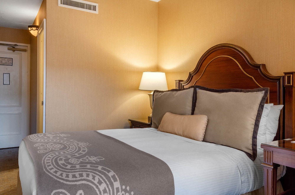 Premier Room, 1 Queen Bed, Balcony - Photo 10