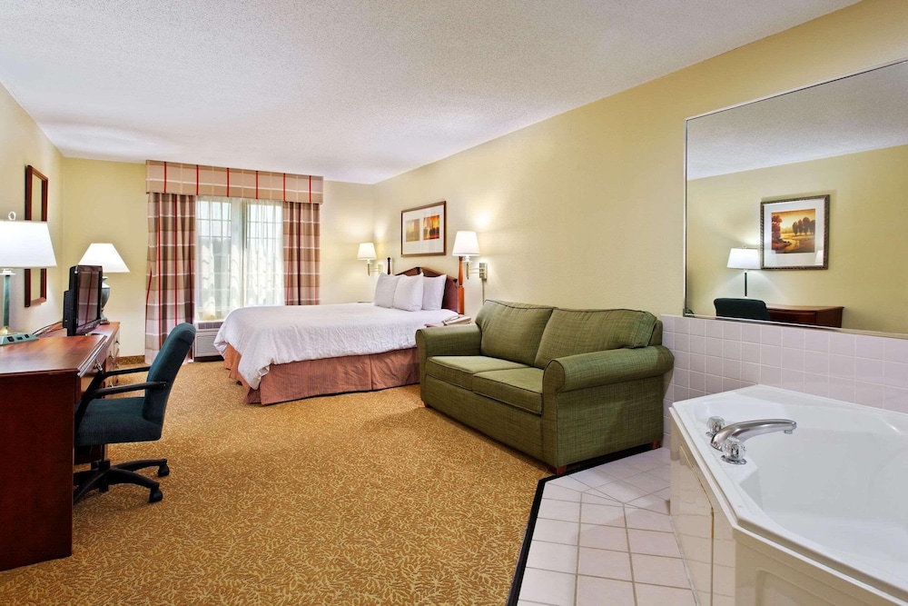 Suite, 1 King Bed, Non Smoking, Jetted Tub - Photo 1