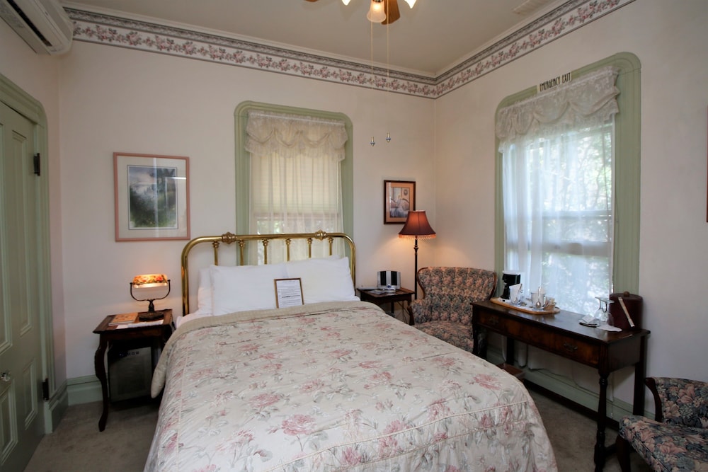 Tioga Room photo 2