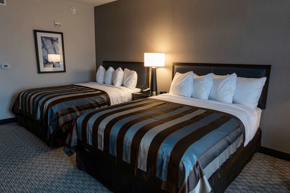 Luxury Room, 2 Queen Beds, Non Smoking - Photo 2