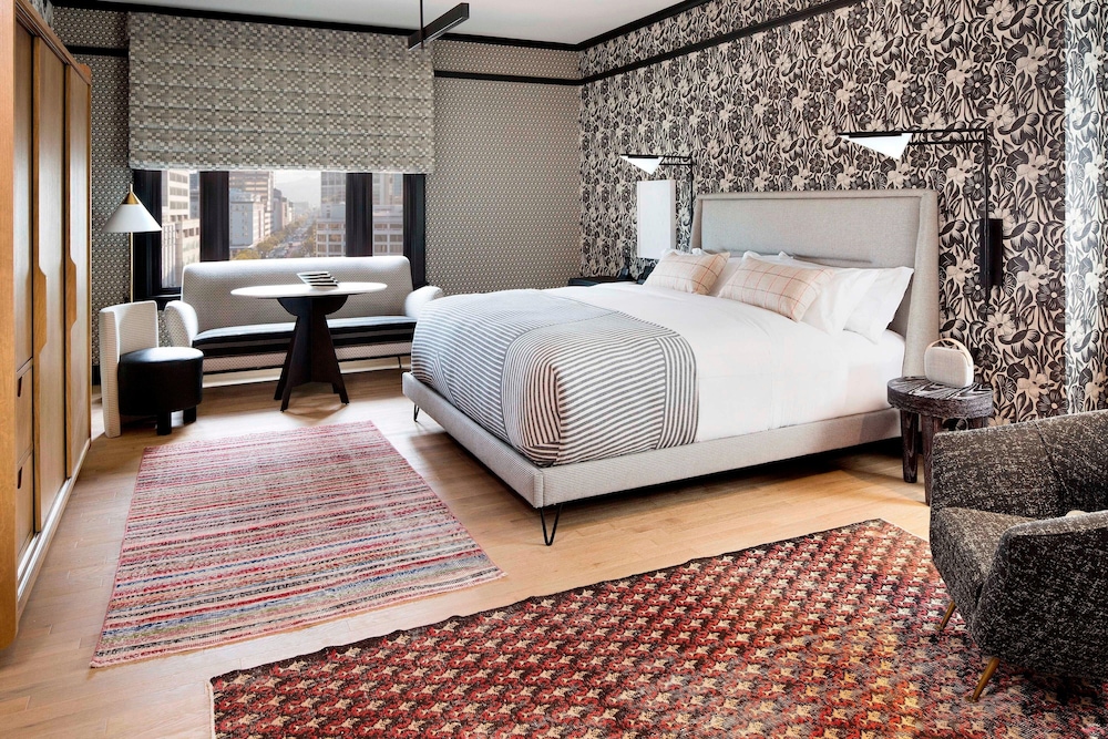 Junior Suite, 1 King Bed, City View