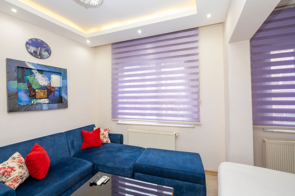 Deluxe Studio, 1 Bedroom photo 2