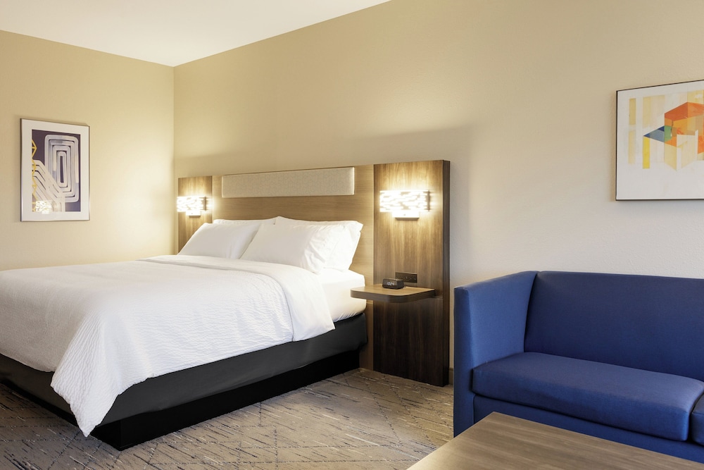 Suite, 1 Bedroom - Photo 2