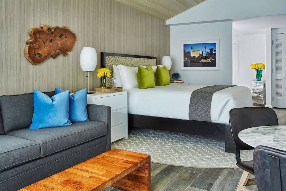 Bungalow Suite, 1 King Bed with Sofa bed - Photo 3