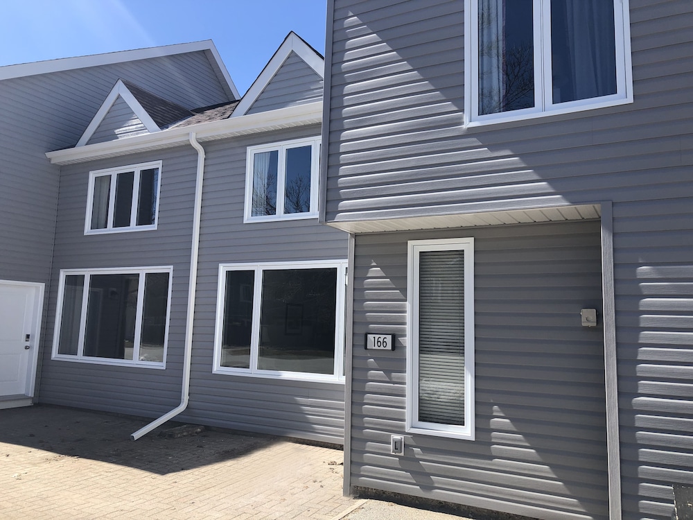 Townhome, 2 Bedrooms photo 2