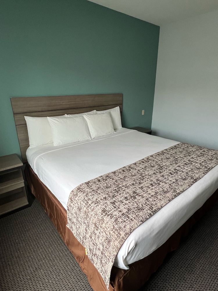 Suite, 1 King Bed, Non Smoking - Photo 2