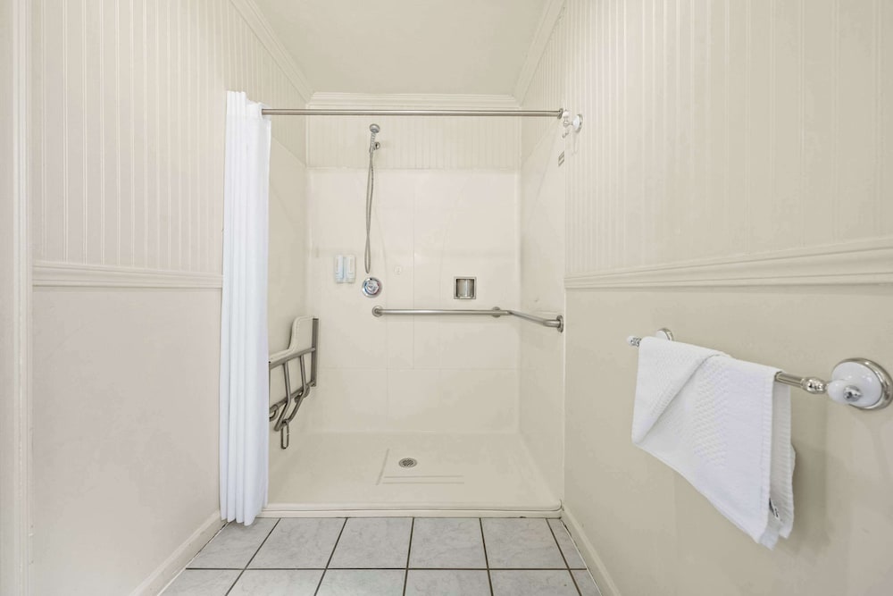 Room, 2 Queen Beds, Accessible, Non Smoking - Photo 7