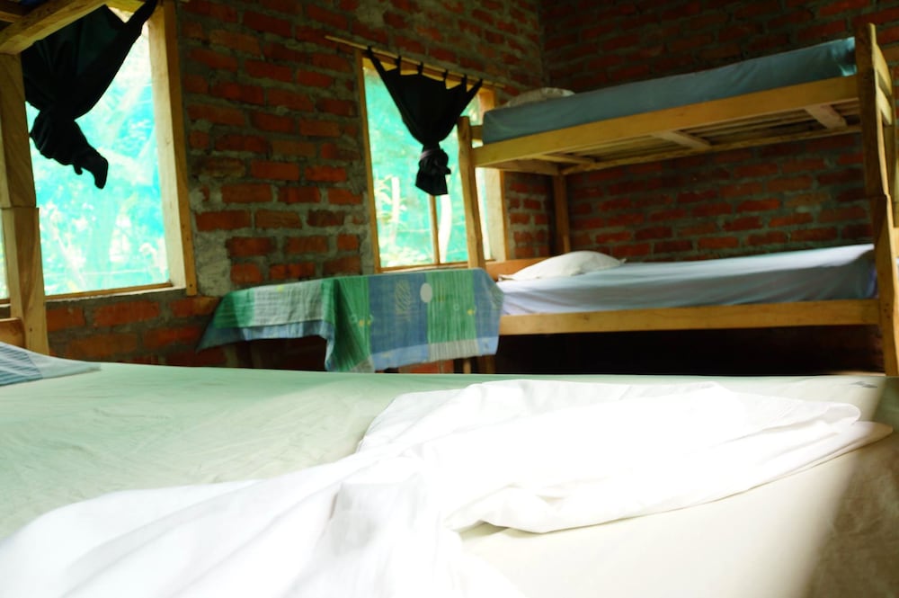 Shared Dormitory, Mixed Dorm, Shared Bathroom (3 Bunk Beds, 6 People) photo 1