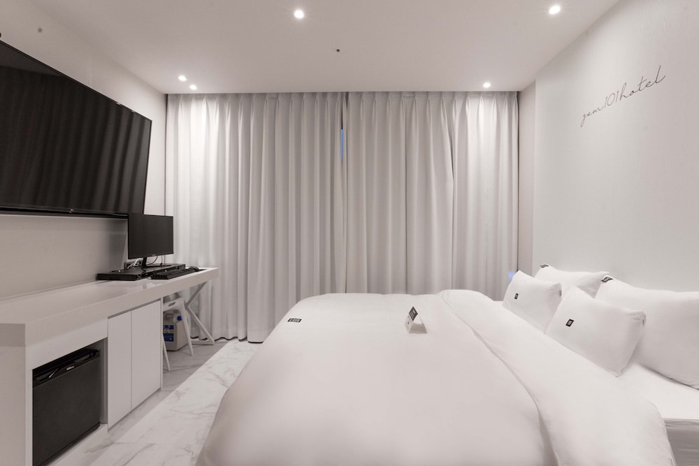 Standard Double Room - Photo 7