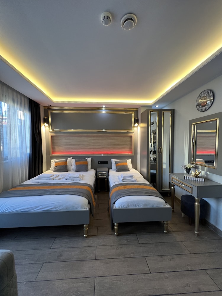 Deluxe Quadruple Room
