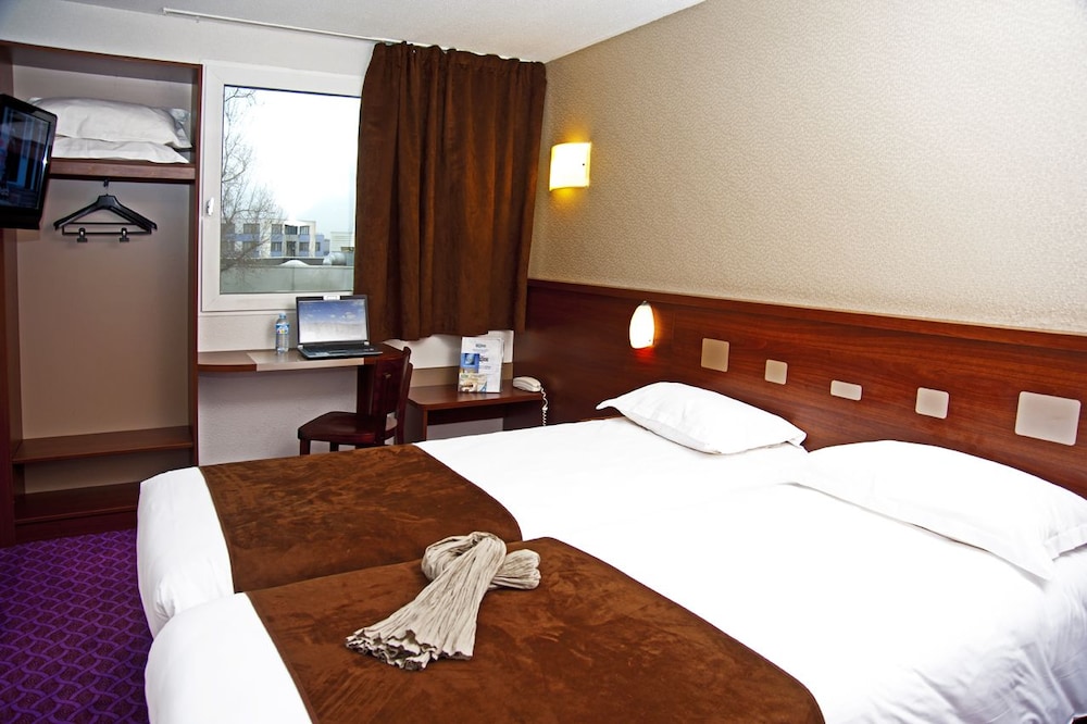 Double or Twin Room - Photo 2