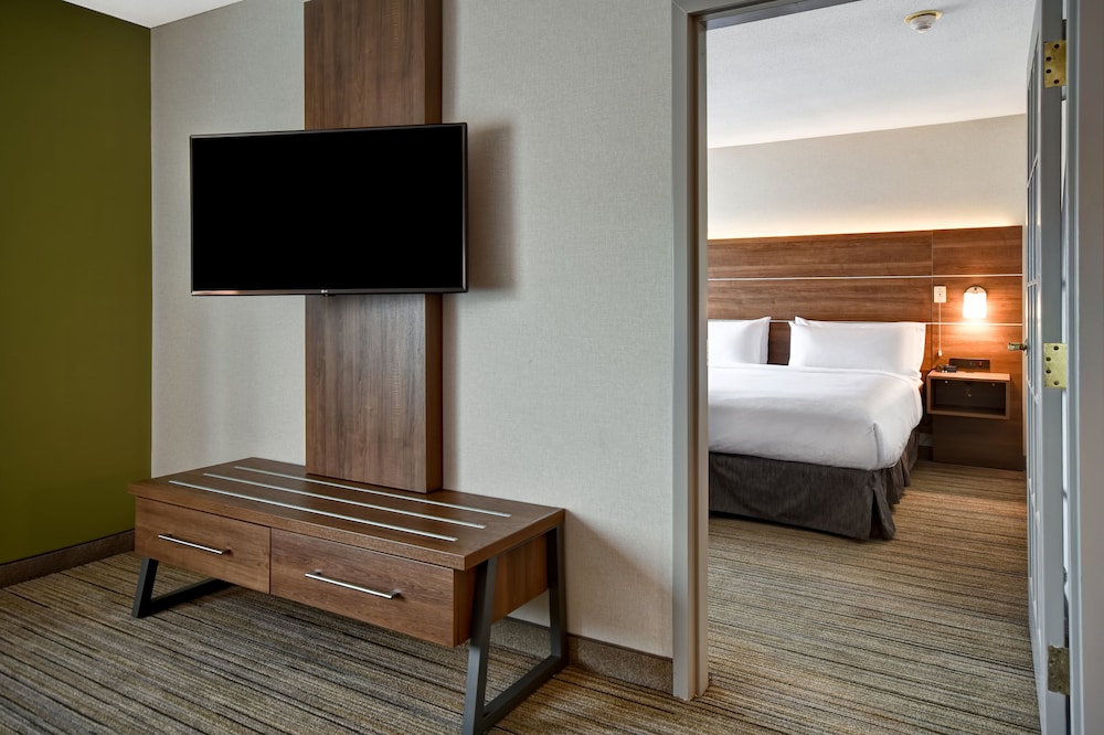 Suite, 1 Bedroom, Accessible (Communications, Accessible Tub) - Photo 3